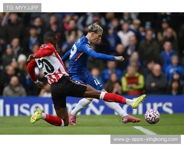 切尔西中卫在比赛中展现出顽强防守力