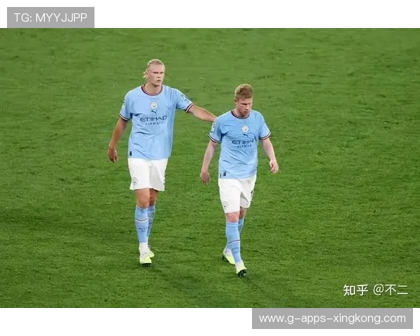 哈兰德全力备战世界杯，曼城锋线拼尽全力冲刺金靴