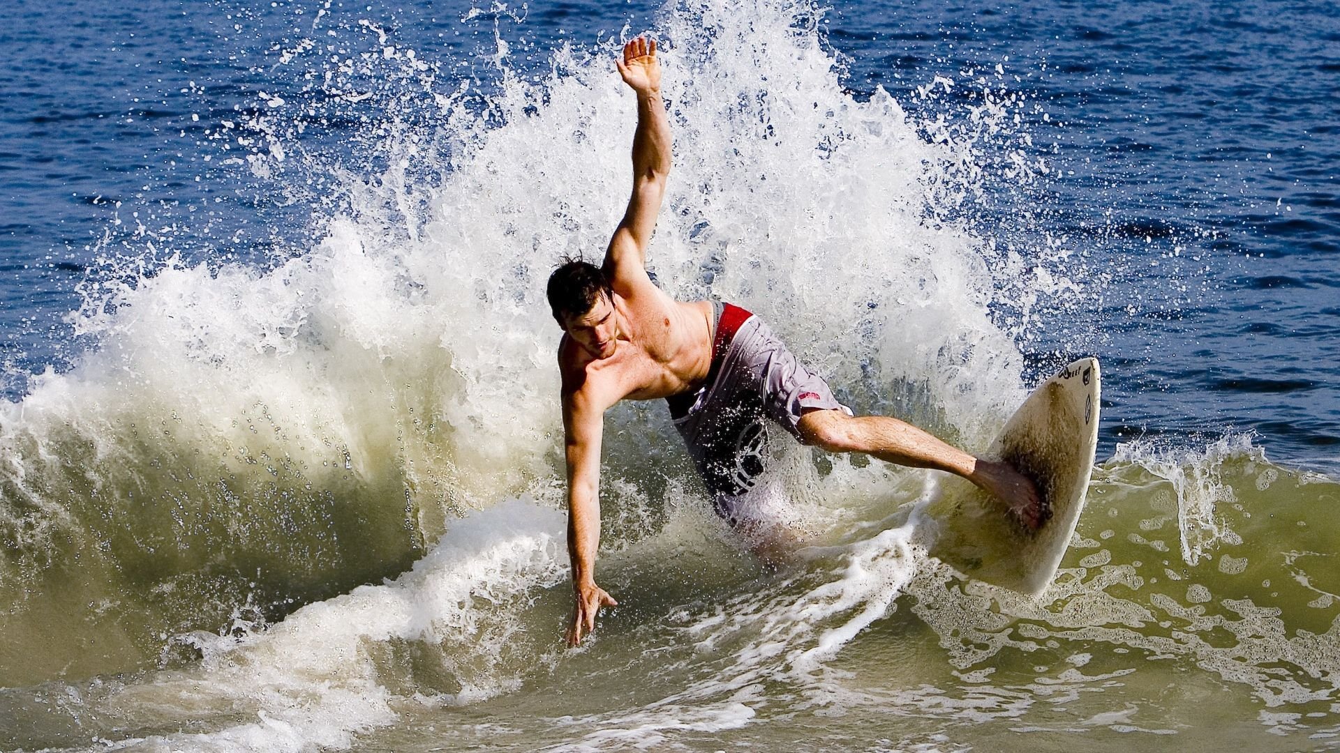 2026年世界山地自行车速降锦标赛 陡坡与林道考验控车极限，山地自行车速降比赛